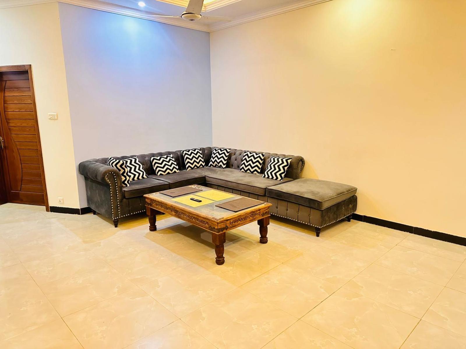 Holidazzle Lodge اسلام اباد المظهر الخارجي الصورة